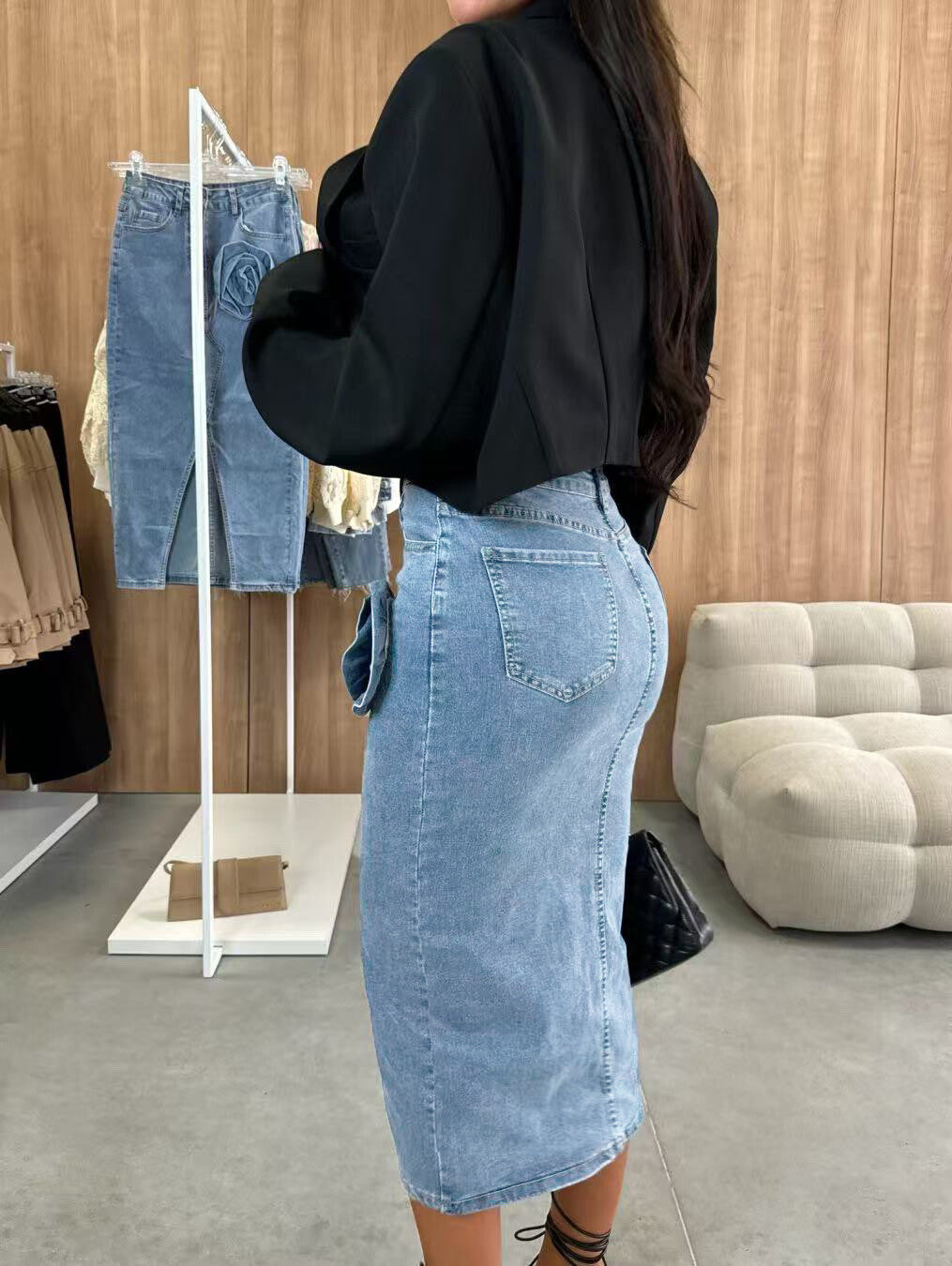 Pitkä farkkuhame kukkakoristeella