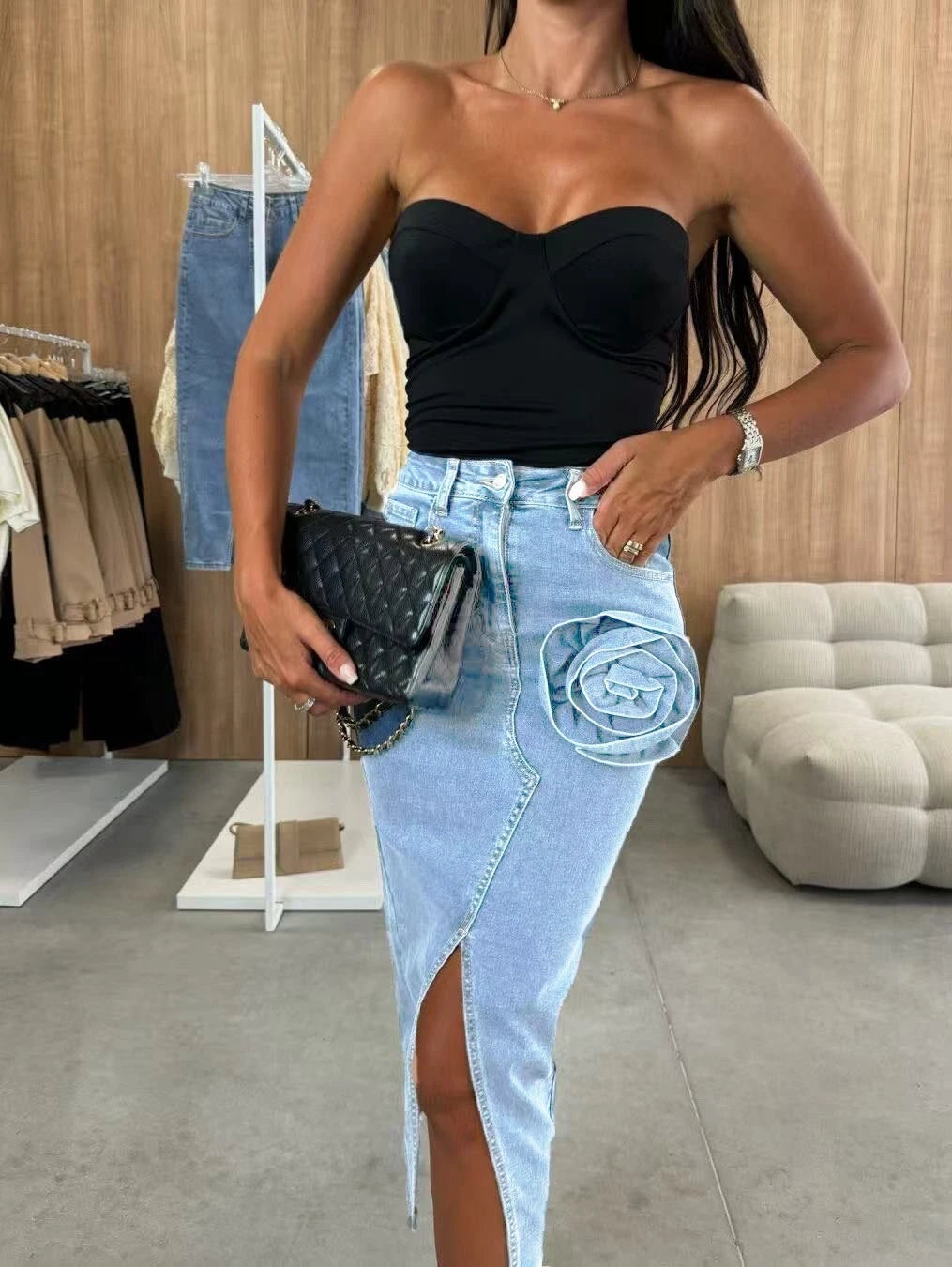 Pitkä farkkuhame kukkakoristeella